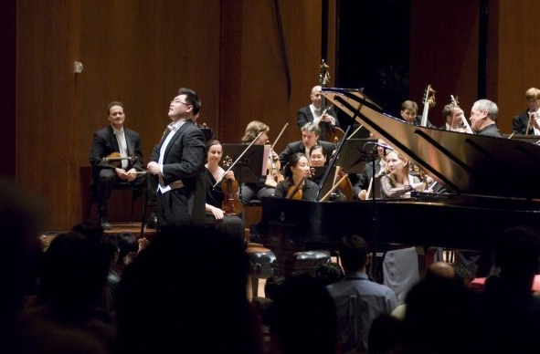 Kwan Yi, Pianist - Performing with the Houston Symphony